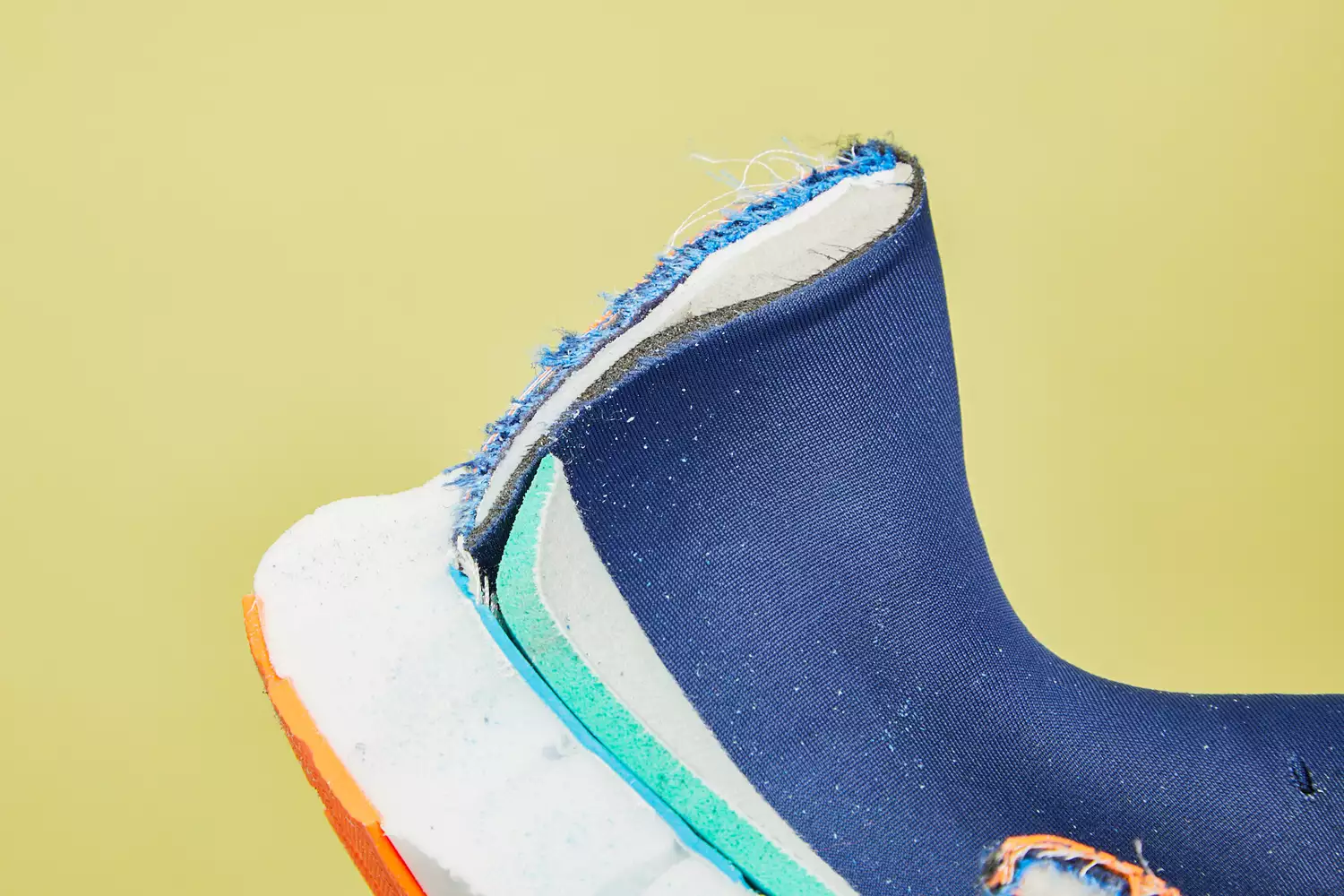 A close up of the Brooks Men's Glycerin GTS 20 Running Shoe cut in half