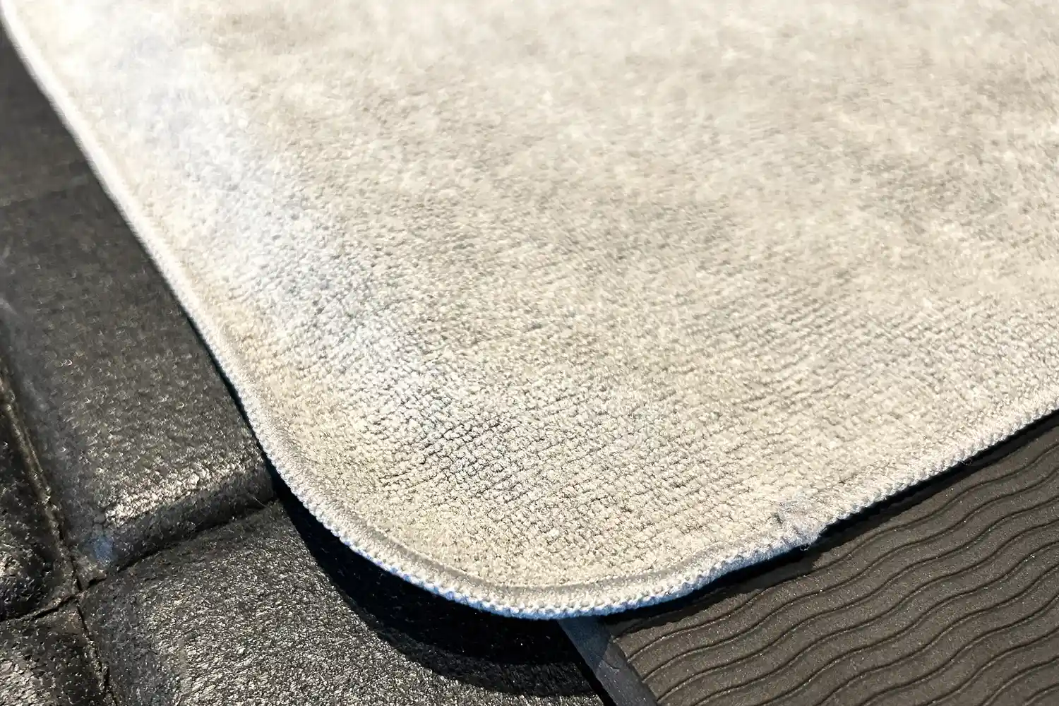 The stitching on the corner of the S&T INC. Microfiber Sweat Gym Towel