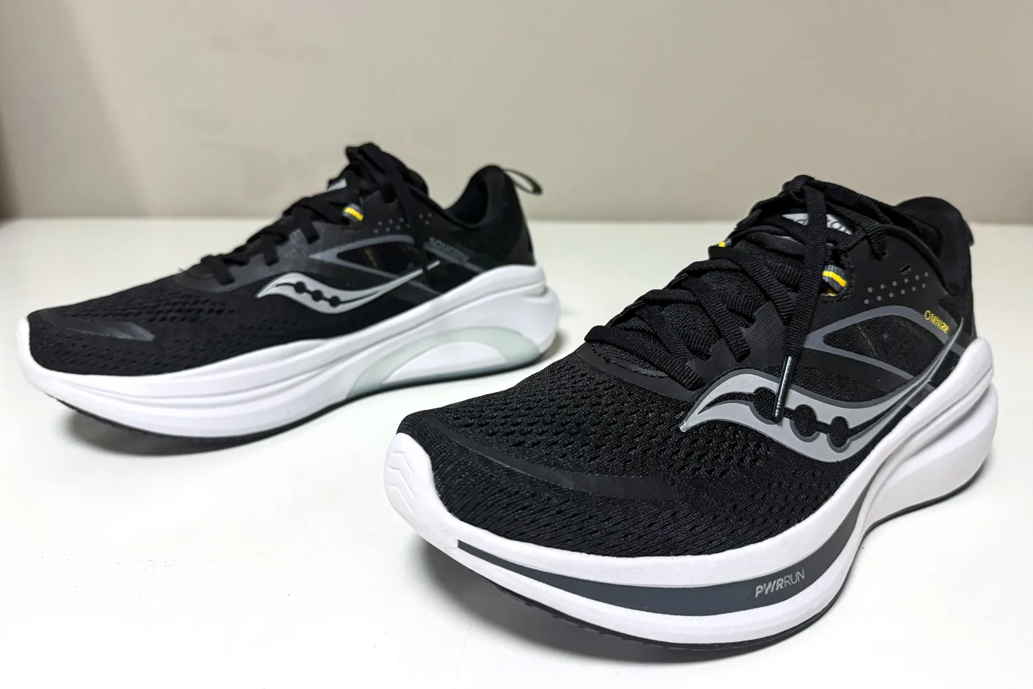 A side view of a pair of Saucony Women's Omni 22 Running Shoes