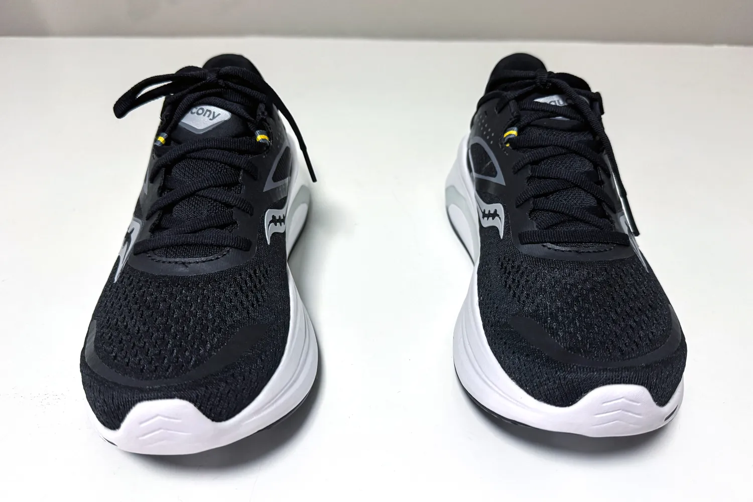 A front view of a pair of Saucony Women's Omni 22 Running Shoes