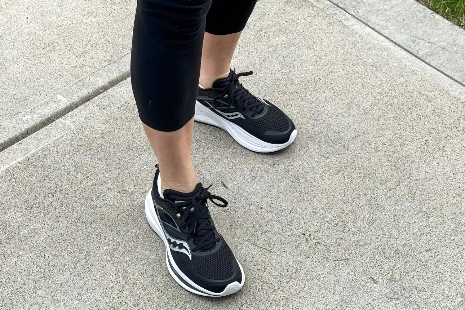An overhead view of a person wearing the Saucony Women's Omni 22 Running Shoes