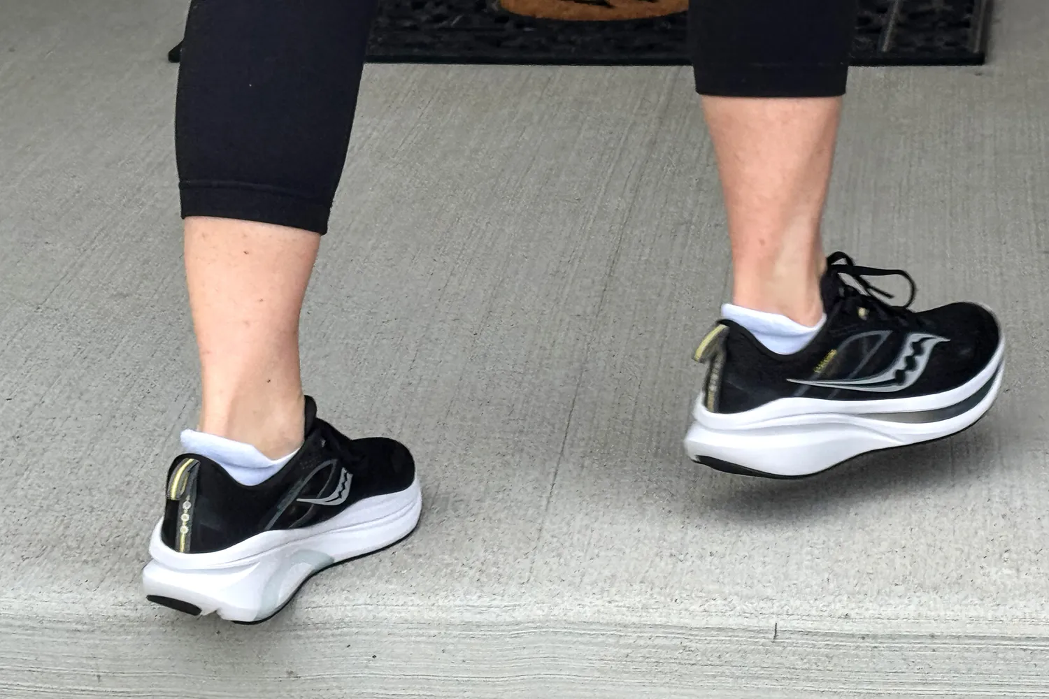 The heels on the Saucony Women's Omni 22 Running Shoes