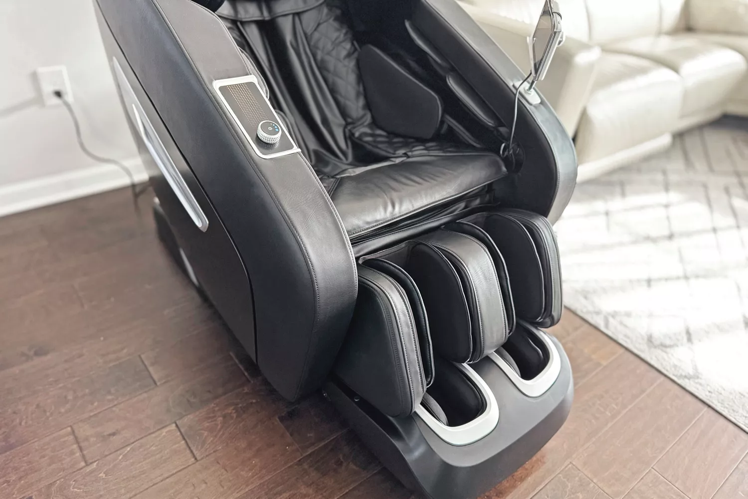 A close-up of the seat of the SCS Make Life Easy Lifesmart R775W 4D Massage Chair