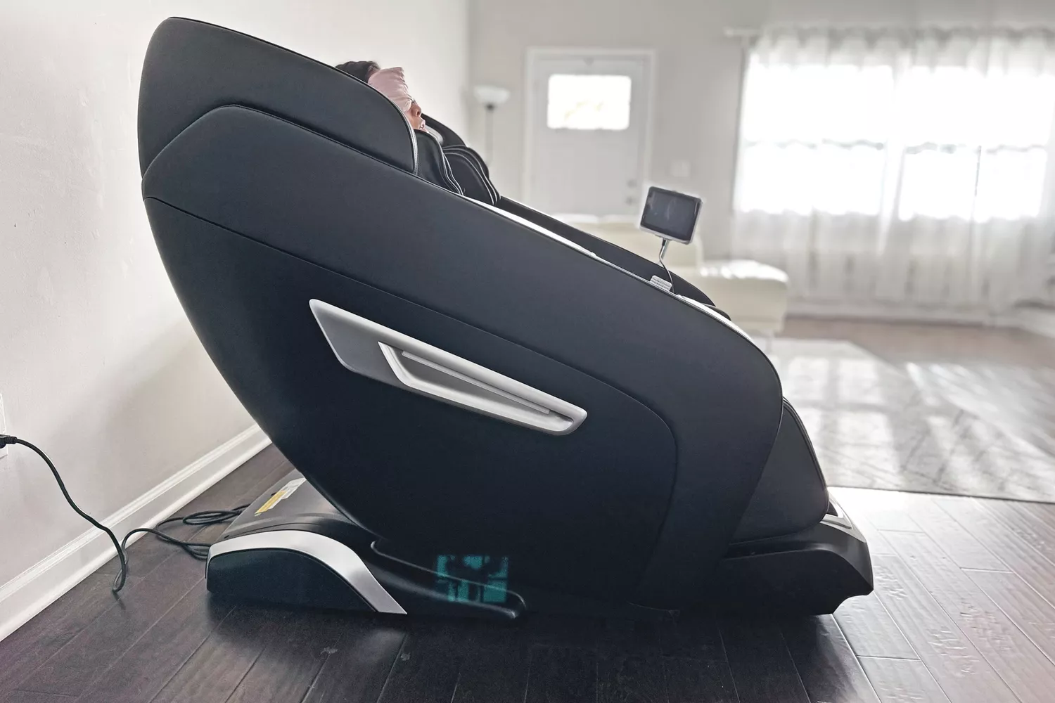 A person sitting in the SCS Make Life Easy Lifesmart R775W 4D Massage Chair