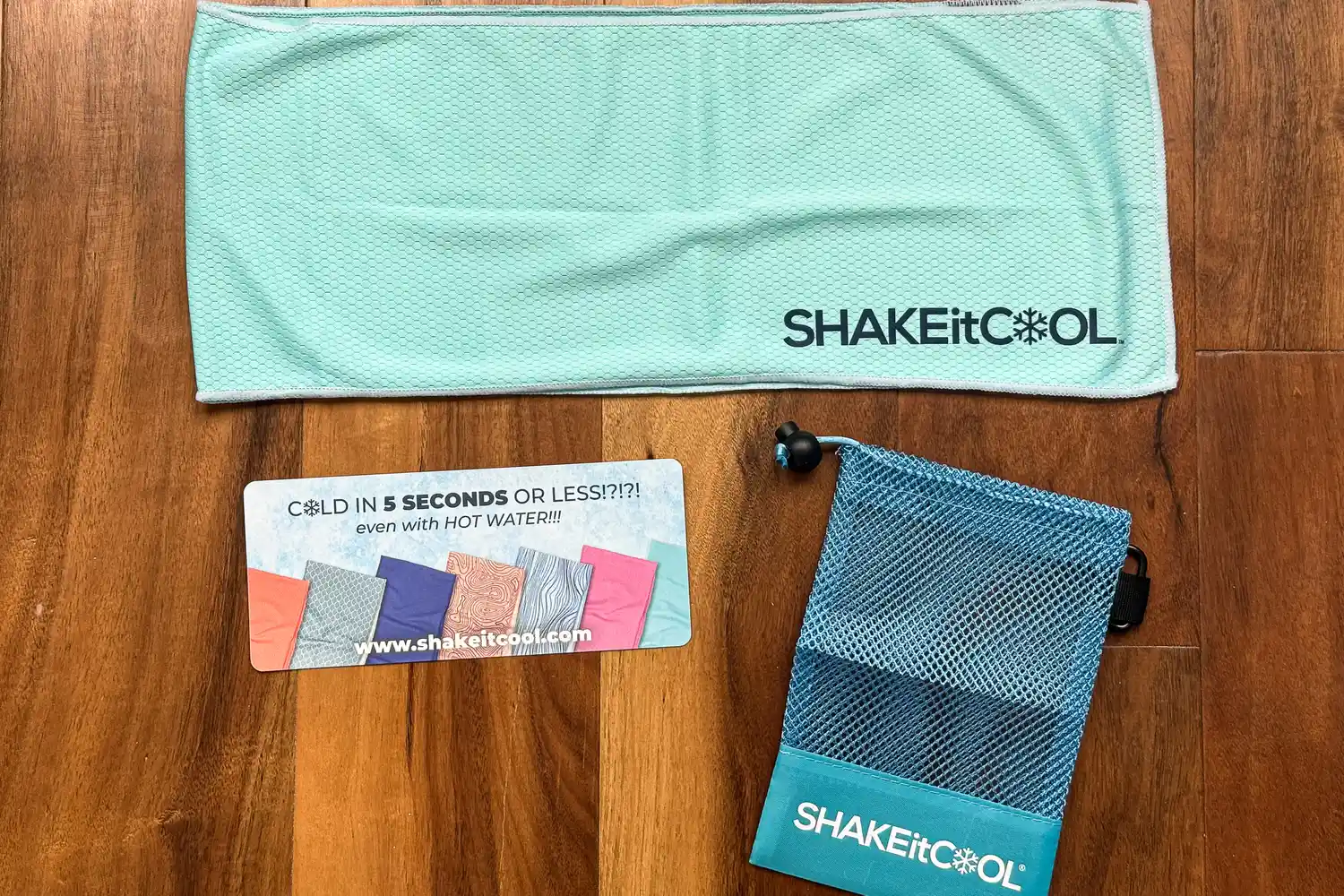 The SHAKEitCOOL Original Cooling Towel with storage case and washing instructions