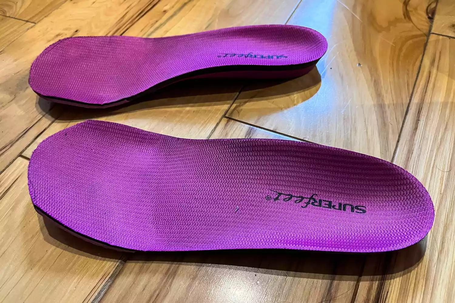 The logo on the heel of the Superfeet All-Purpose Women's High Impact Support Insoles