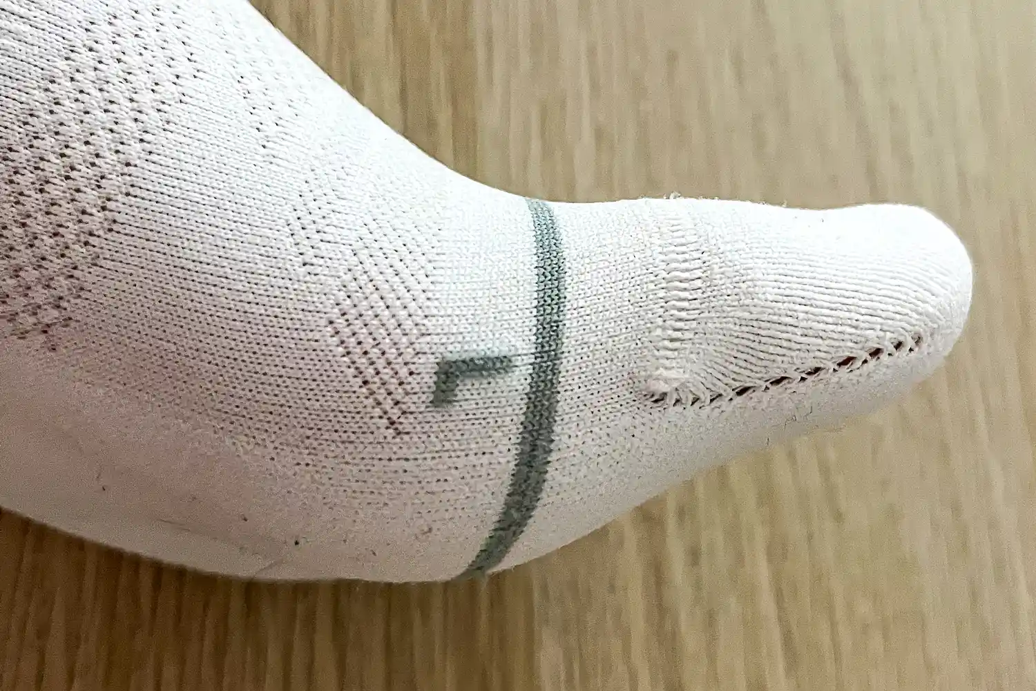 A close-up of the seam on the toe of the Thorlo EXRUN003 Experia X SPEED Performance Cushion Ankle Sock