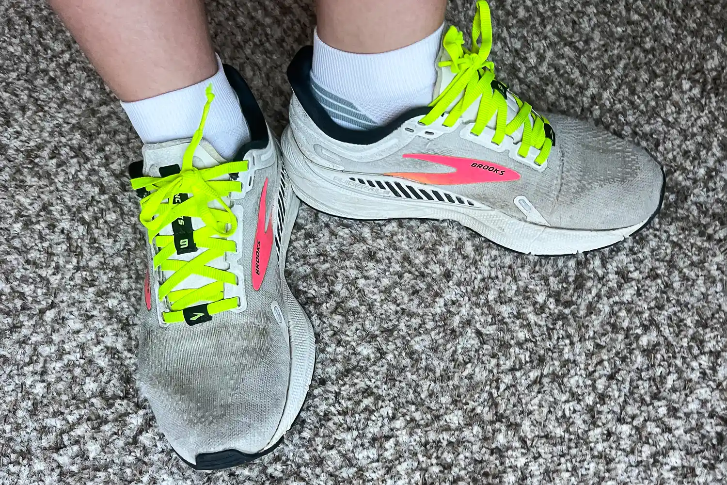 A person wears the Thorlo EXRUN003 Experia X SPEED Performance Cushion Ankle Socks in sneakers