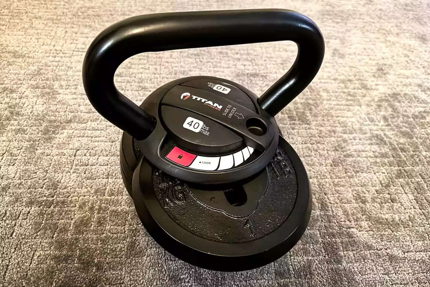 The adjustable weights on the Titan Fitness 40 lb Adjustable Kettlebell
