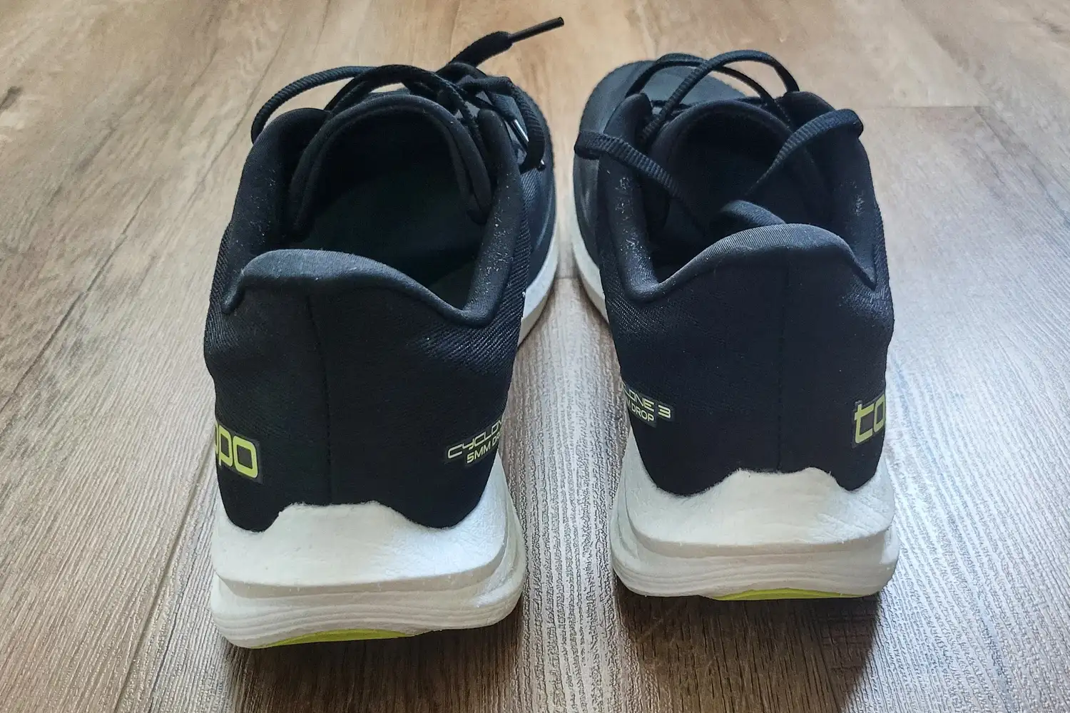 The back of a pair of Topo Athletic Men's Cyclone 3 Road Running Shoes