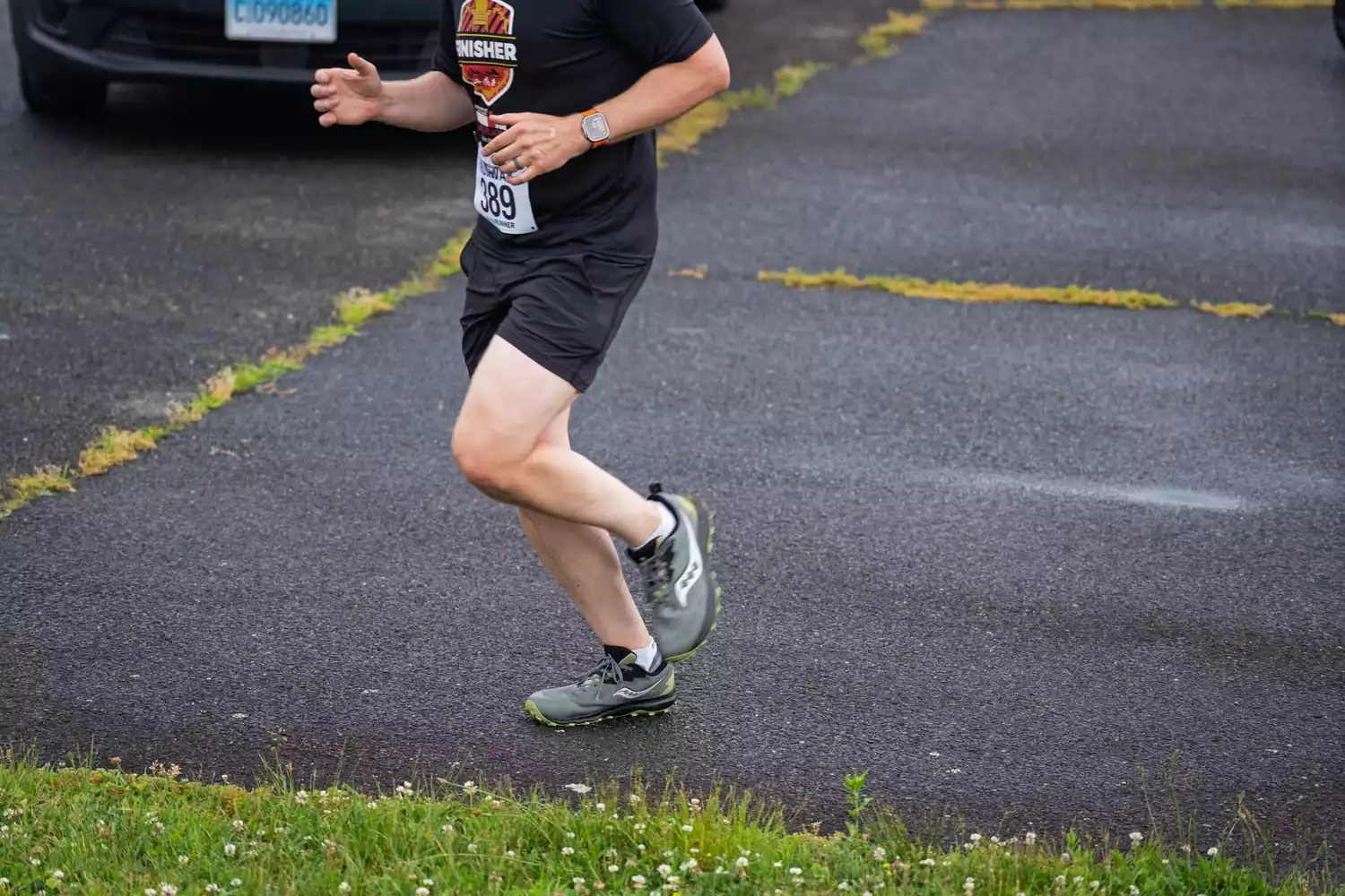 A person runs outside while wearing the Saucony Men's Peregrine 14 GTX Waterproof Running Shoes