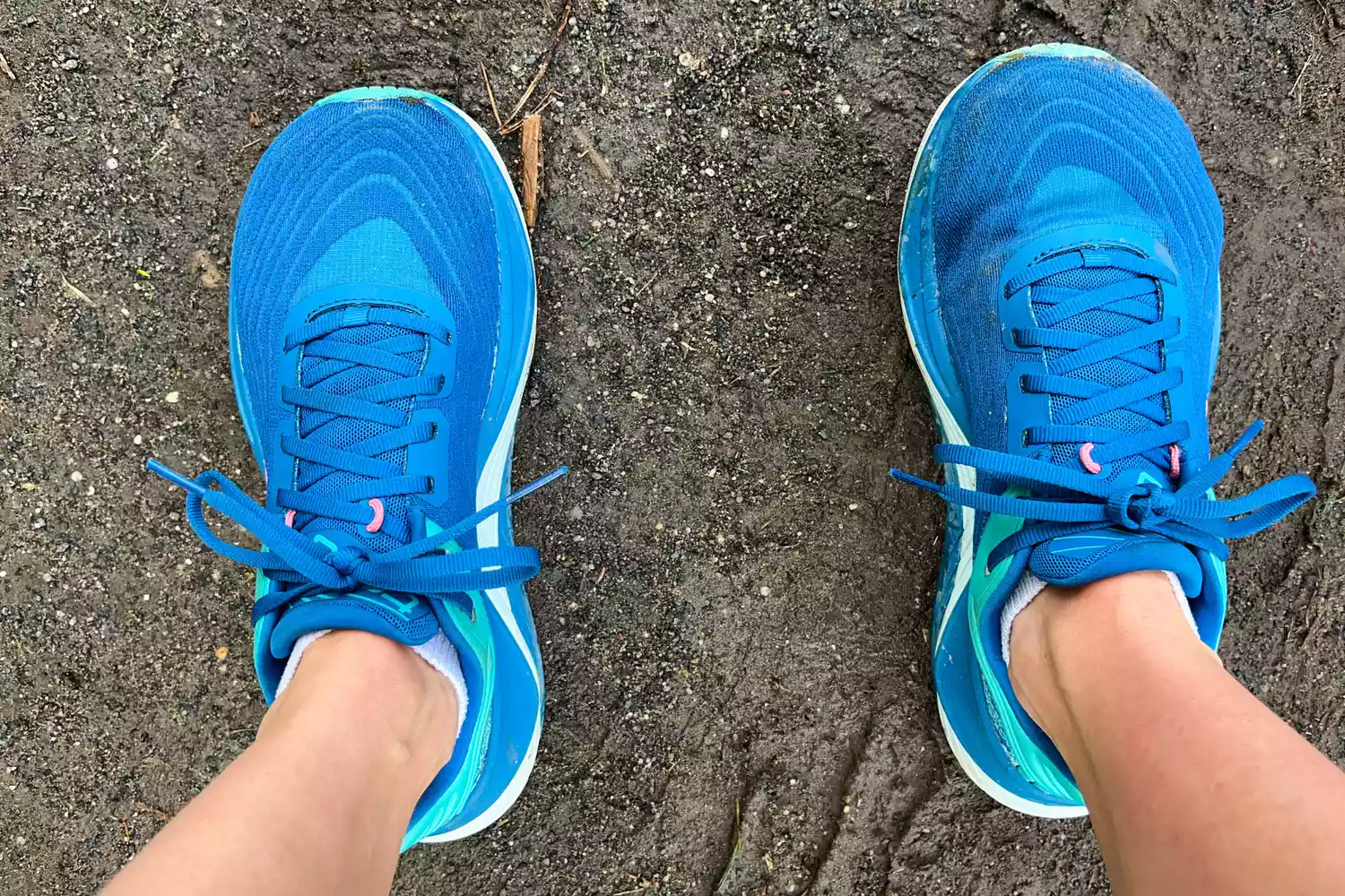 A top view of the Topo Athletic Women&acirc;s Ultrafly 5 sneakers worn on dirt