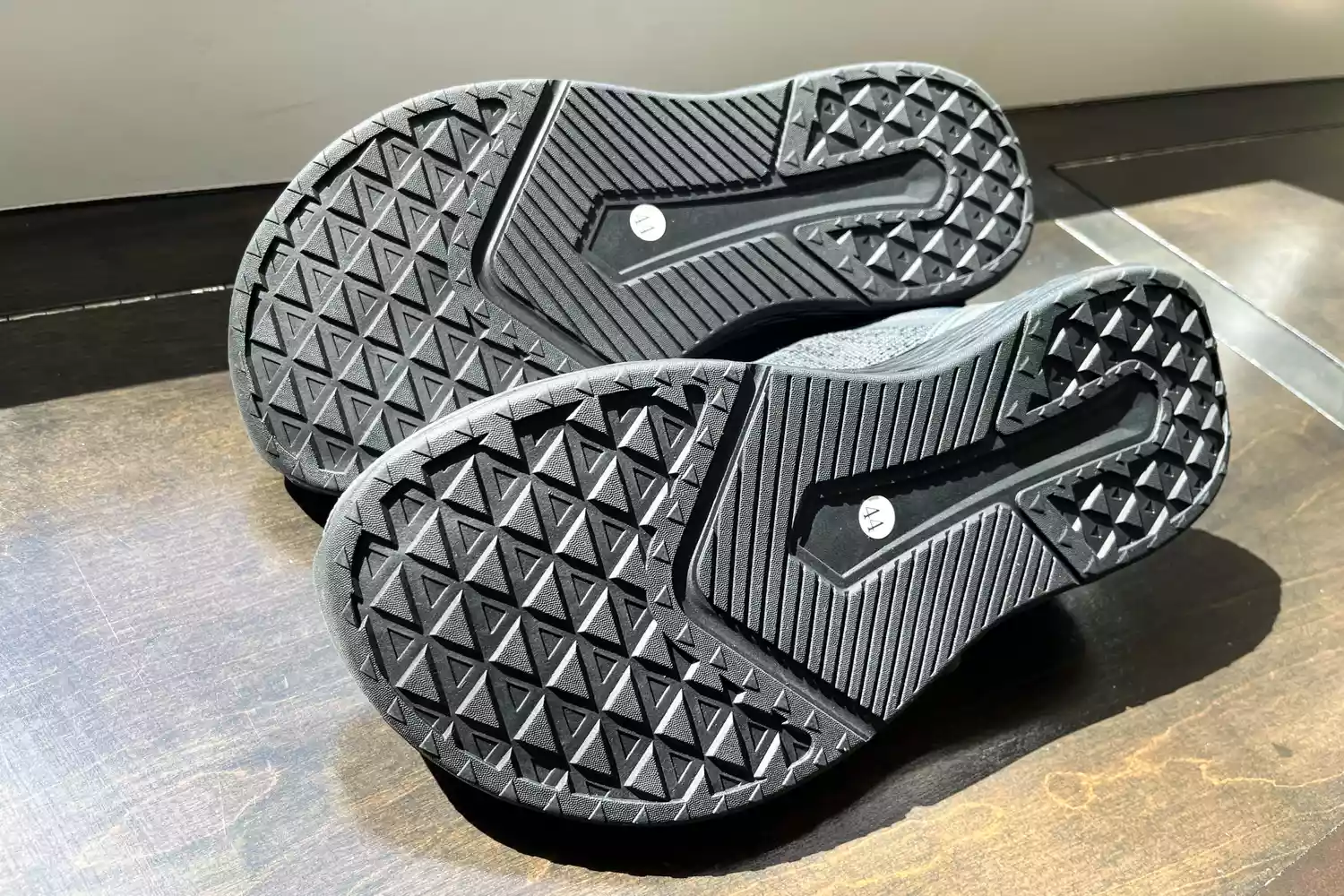 the bottom of the WHITIN Men's Wide Toe Box + Zero Drop Sole Road Running Shoes