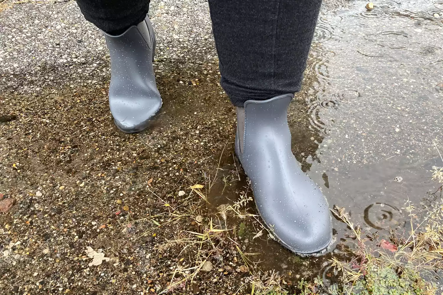 A person wears the Asgard Chelsea Ankle Waterproof Rain Boots in rain