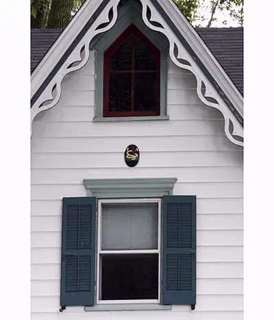 A home with windows acting as an accent.
