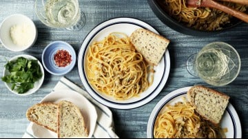 Old-fashioned Linguine with White Clam Sauce