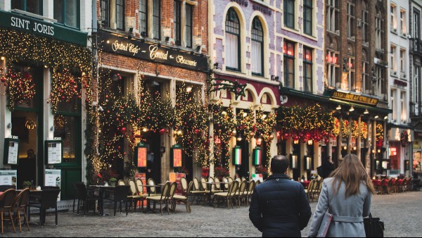 10 Words That Represent Christmas Traditions In Different Languages