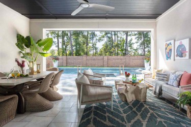 lanai with dining table and chairs