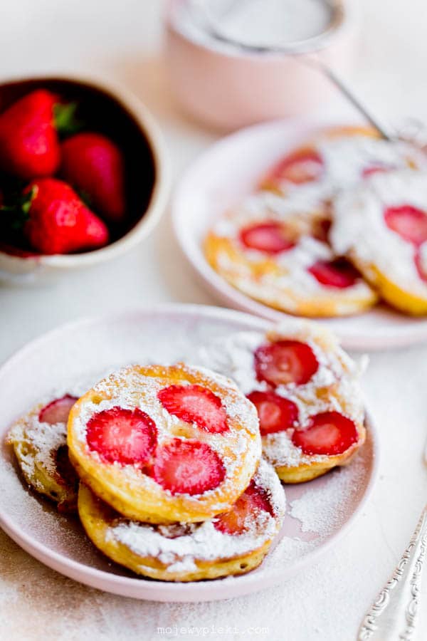 Panquecas de iogurte com morangos