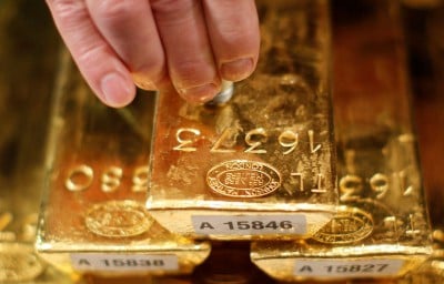 Gold prices weaken, spot slips below $1,900 as rate hike fears persist