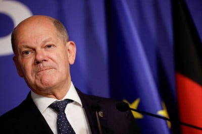 Voters in Hesse, Bavaria seen dealing mid-term blow to Scholz's coalition