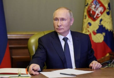 Analysis-Putin's economic challenges are numerous but surmountable as election looms