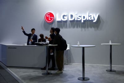 LG Display posts first profit in 7 quarters on holiday demand, flags volatile 2024